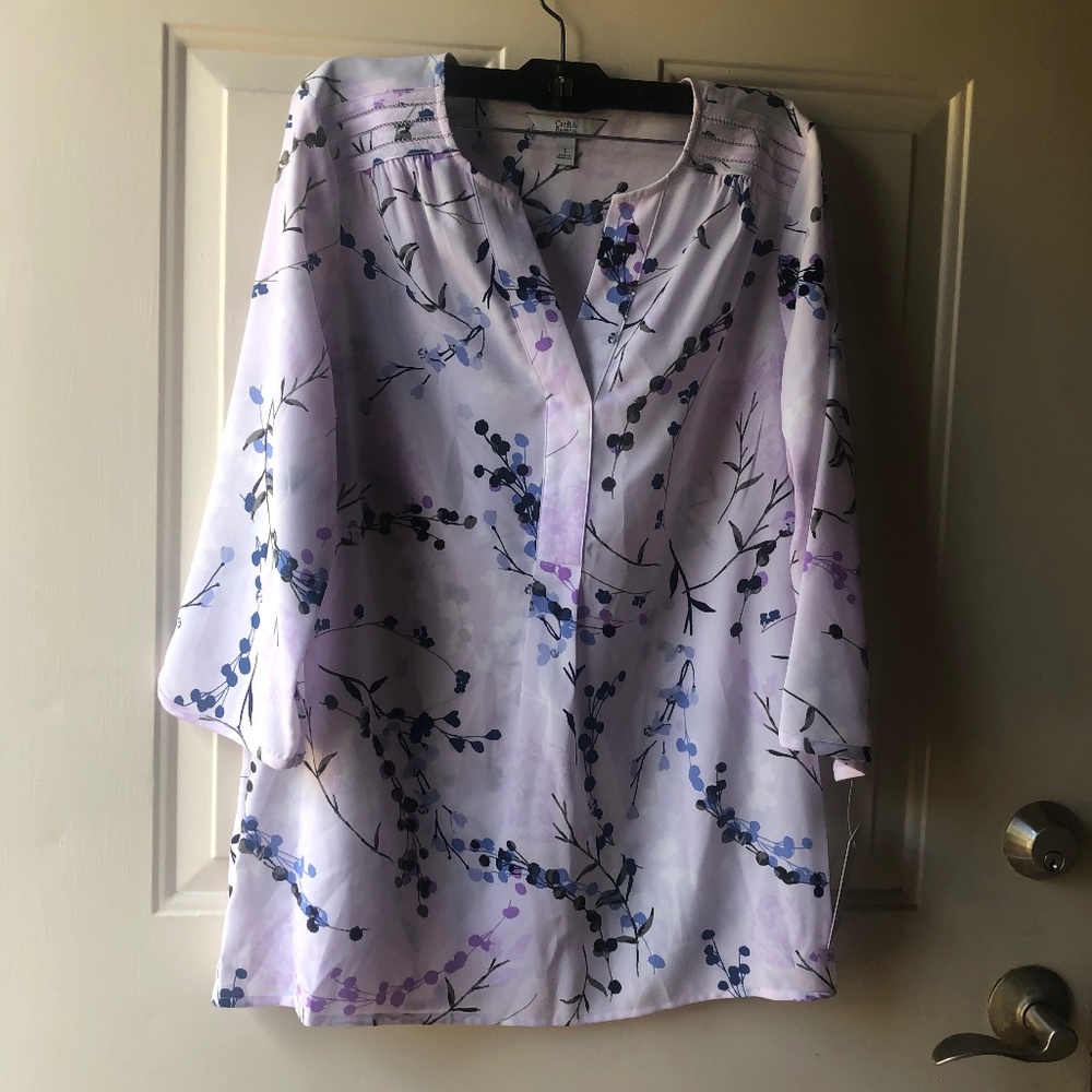 Croft & Barrow  V-Neck Flowers Light Purple, Blue and Black  Blouse. Sz S. NWT.